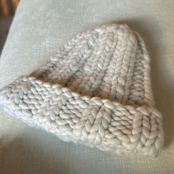 Handmade Merino wool hand knited chunky beanie one size Snow color - Picture 2 of 9